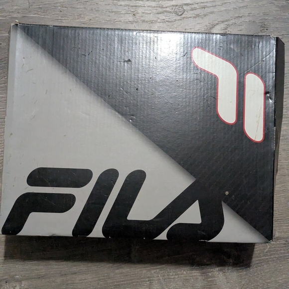 Fila Men's White and Red High-Top Sneakers - Picture 4 of 5